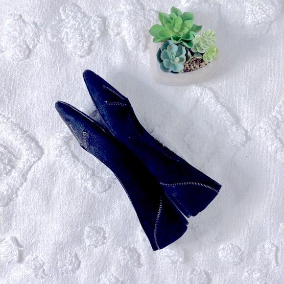 Xhilaration Pointy-Toed Zipper Faux Suede Flats Size 10 - Picture 6 of 7